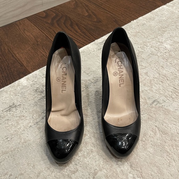 Chanel Black Patent Cap Pump - Picture 4 of 12